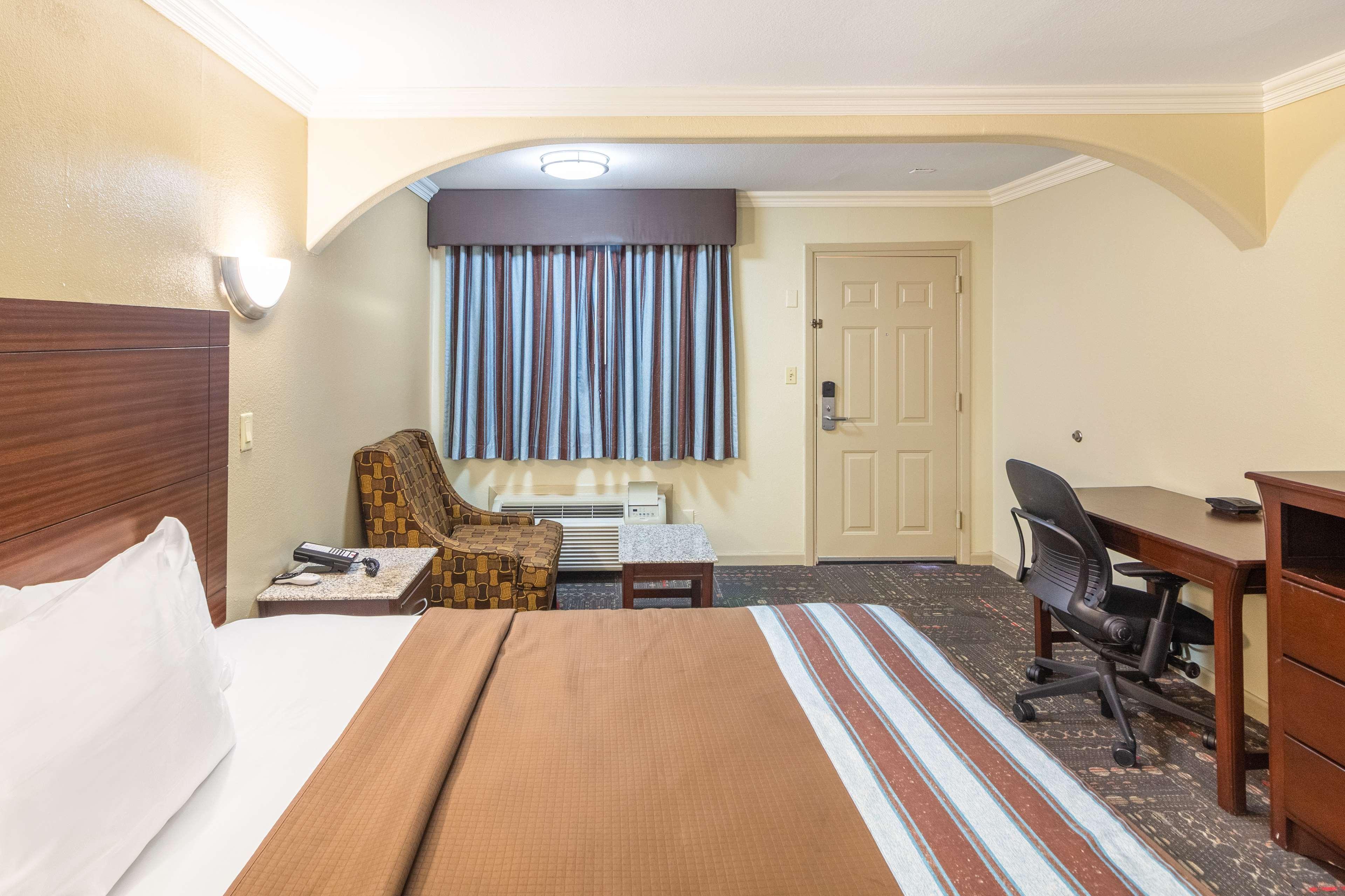 Hotel Dan Inn Uberaba & Convencoes By Nacional Inn Exterior photo